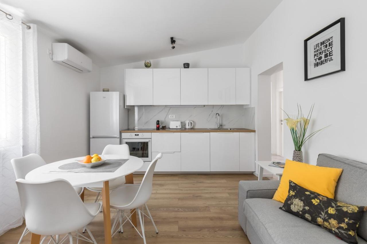 Tonina - House With Terrace, Jacuzzi, Free Parking Apartment Split Exterior photo