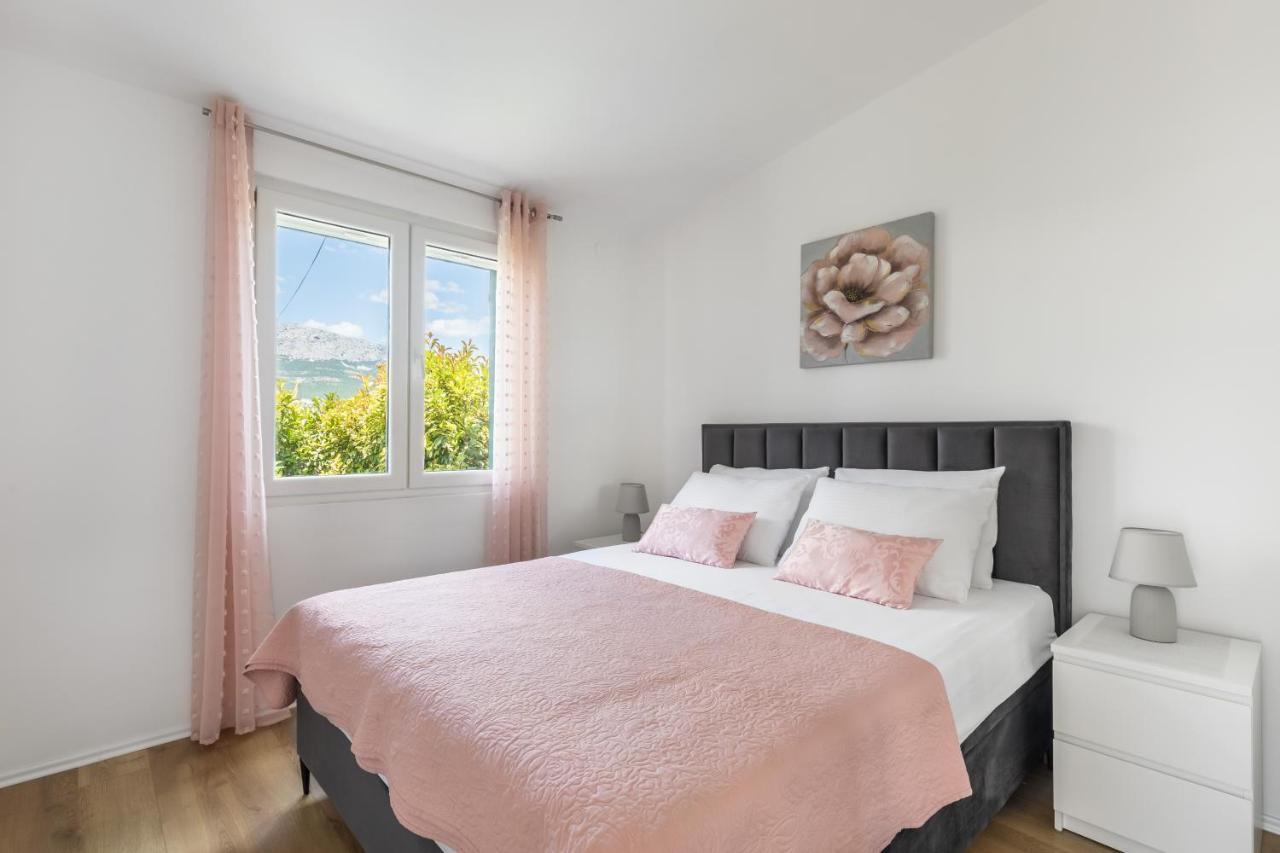 Tonina - House With Terrace, Jacuzzi, Free Parking Apartment Split Exterior photo