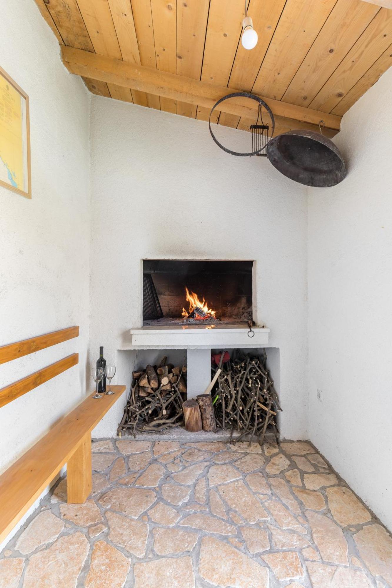 Tonina - House With Terrace, Jacuzzi, Free Parking Apartment Split Exterior photo